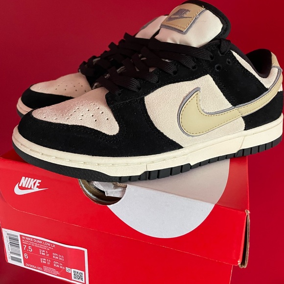 Nike Dunk Low LX - Picture 1 of 1